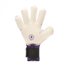 Load image into Gallery viewer, White palm of a goalkeeper glove with pure german latex and negative cut. 
